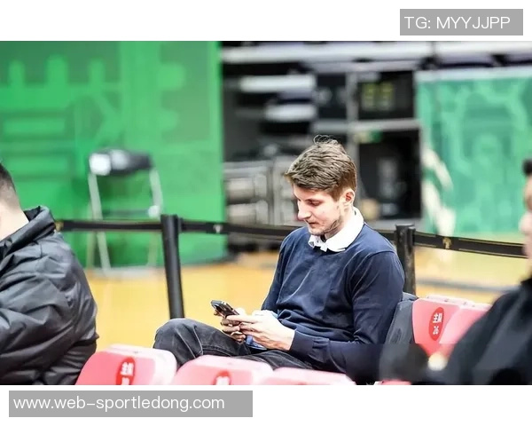 湖记盛赞杨瀚森潜力无限只待身体素质提升成就未来 湖记盛赞杨瀚森潜力无限只待身体素质提升成就未来